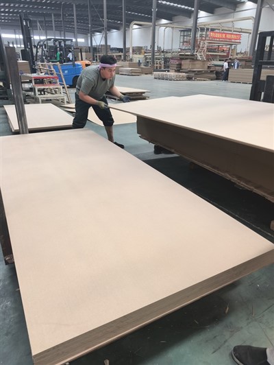 1830X2440X9MM Tavaline MDF RAW MDF